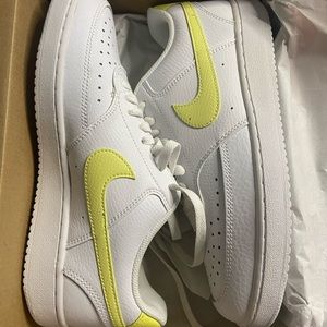 NIKE COURT VISION LOW